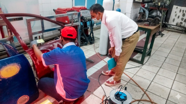 Uji Kompetensi Kenaikan Tingkat Siswa Jurusan Body Otomotif di SMK PGRI 3 Malang: Proses, Penilaian, dan Hasil