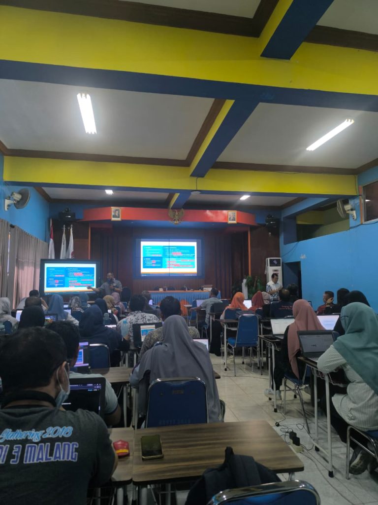 Transformasi Pembelajaran: Kisah Sukses Hari Ke-4 Pelatihan AI untuk Guru dalam Menciptakan Media Ajar Inovatif