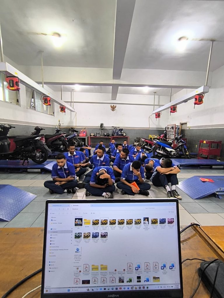 Mengoptimalkan Proses Pembelajaran di Sekolah Vokasi: Dari Doa hingga Perawatan Engine Sepeda Motor