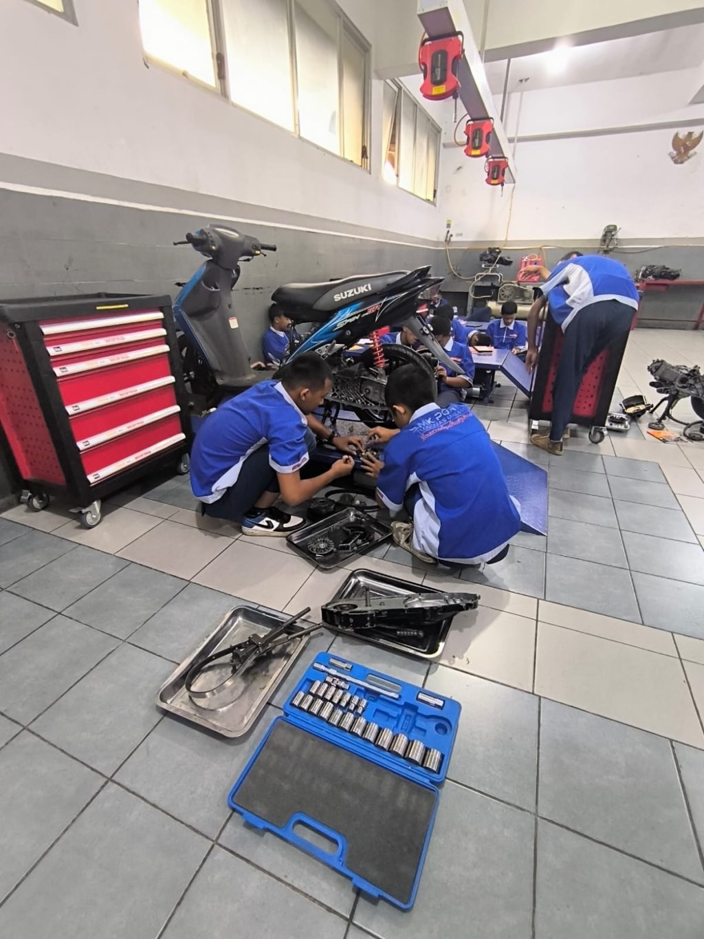Menguasai Keterampilan Praktik Perbaikan Sepeda Motor: Panduan Siswa Vokasi dalam Pembelajaran Mandiri dan Berpasangan